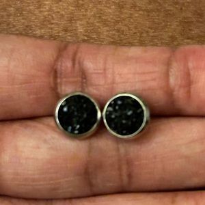 Silver tone faux and black druzy chips studs